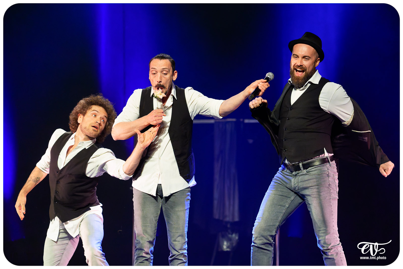 THE SHOW (LES TRIDICULOUS)